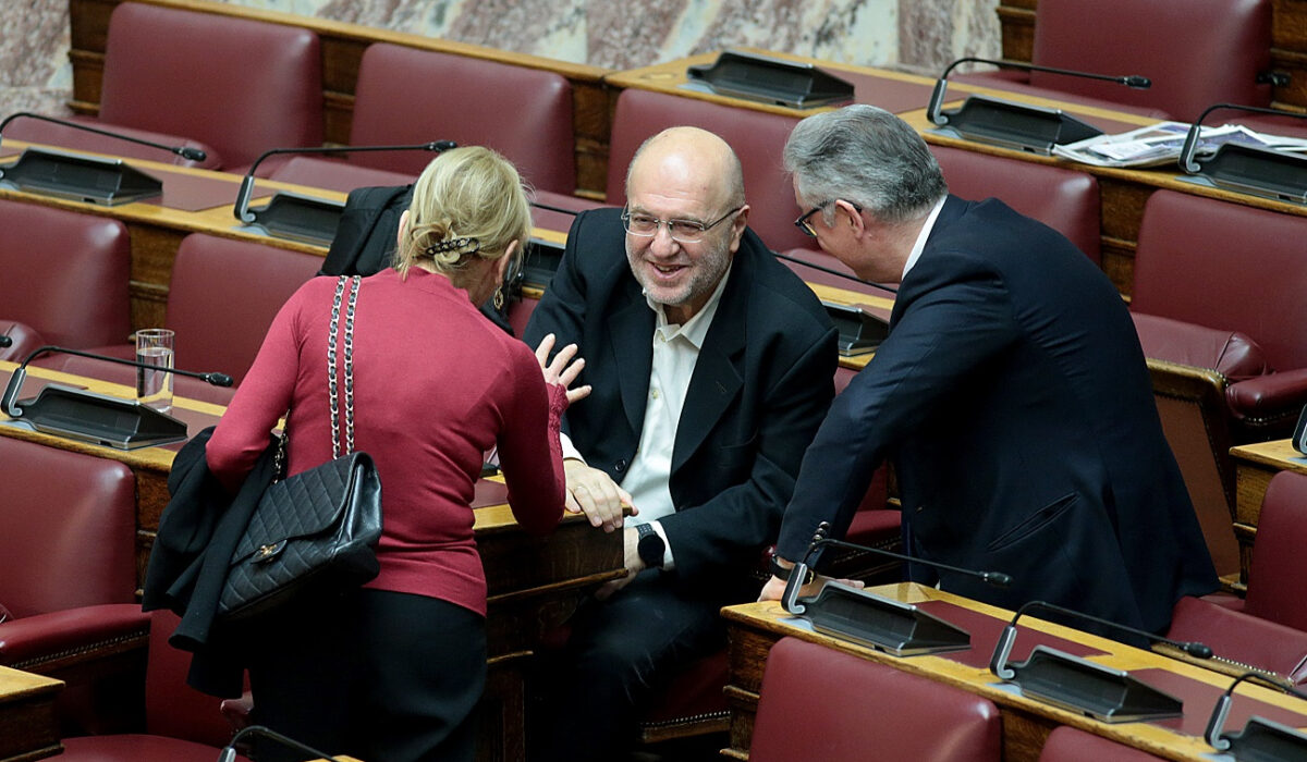 Τρύφων Αλεξιάδης: Επιστροφή στη Βουλή μετά την περιπέτεια της υγείας του