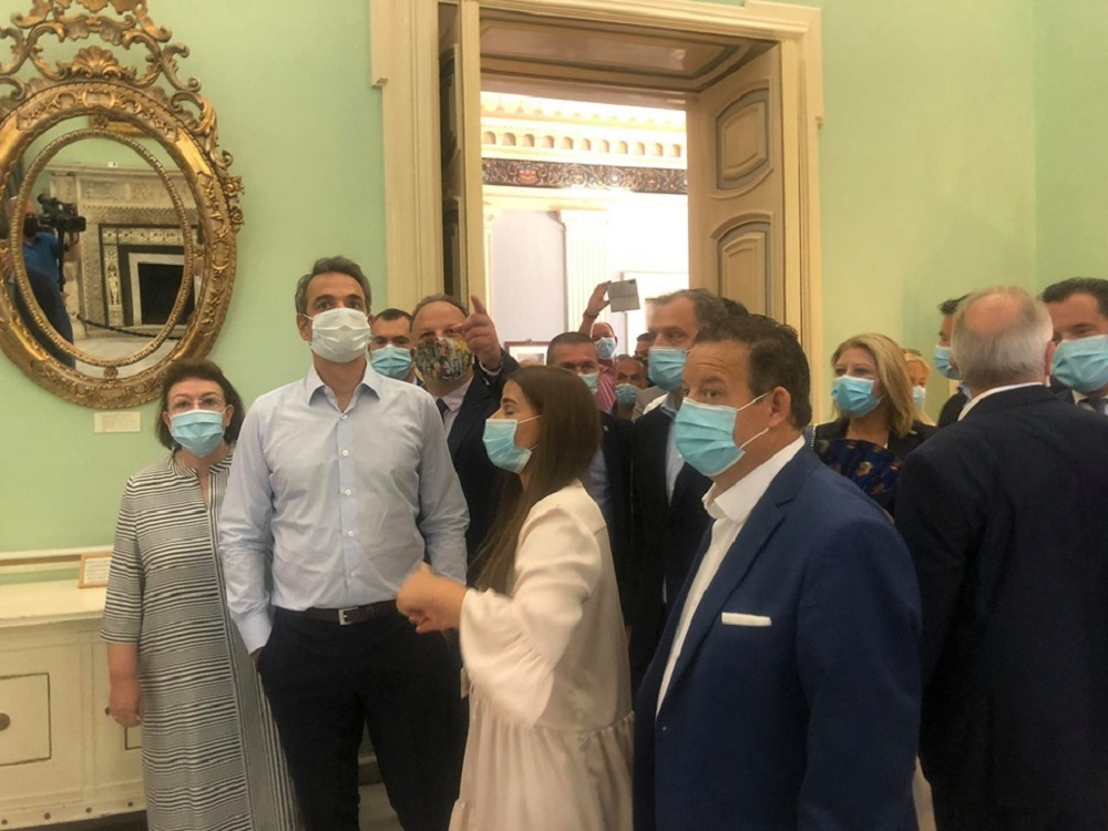 Στην Κέρκυρα ο Μητσοτάκης – «Θερμή υποδοχή» από σωματεία και εργαζόμενους