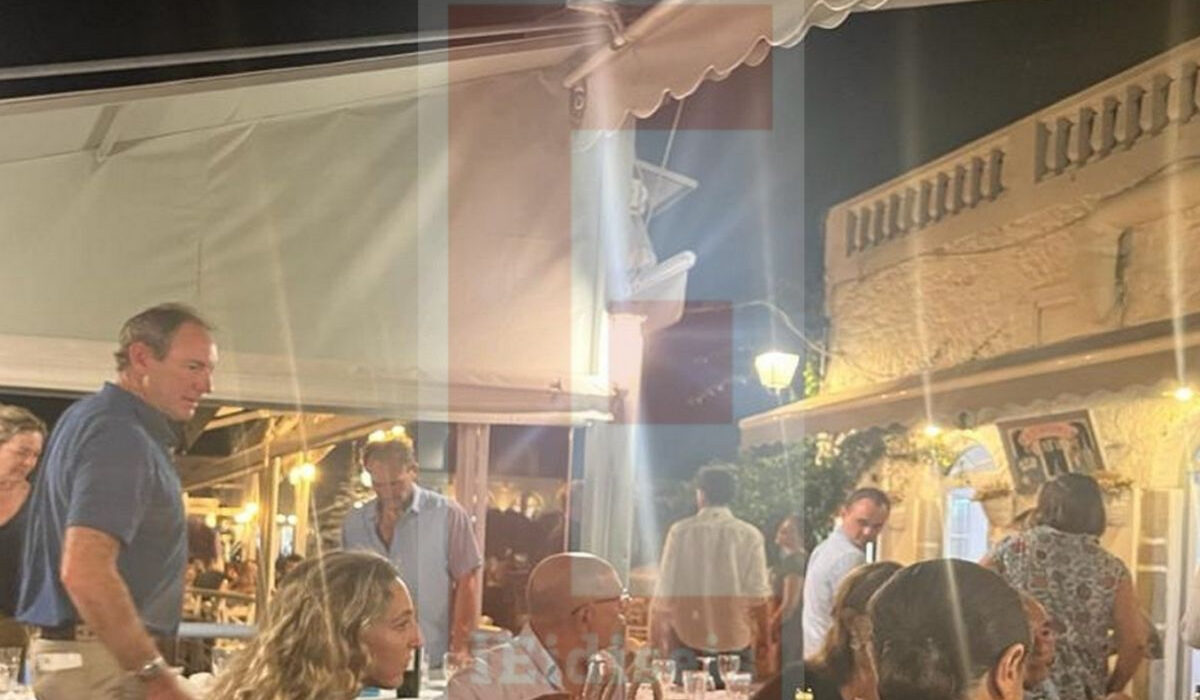 Στις Σπέτσες ο «Άγγλος Ασθενής» Ralph Fiennes (Δείτε εικόνες)