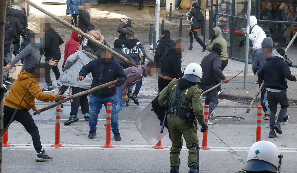 Θεσσαλονίκη: Προθεσμία πήρε ο αστυνομικός που πυροβόλησε τον 16χρονο στο κεφάλι – Πεδίο μάχης τα Δικαστήρια