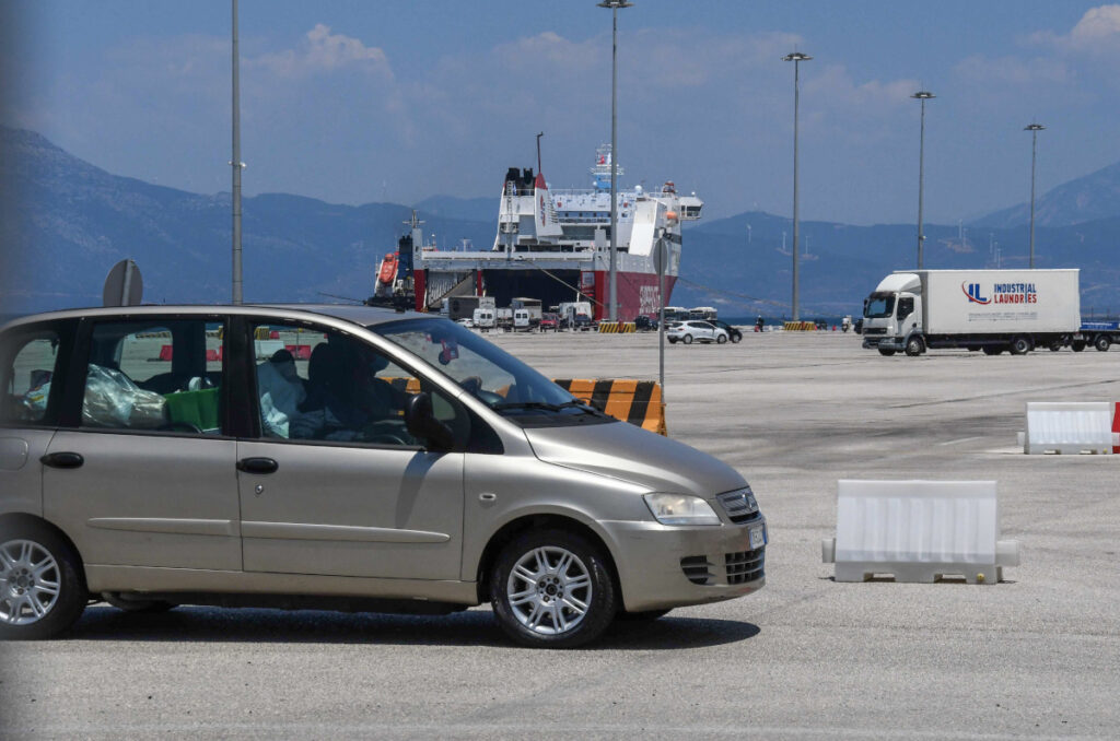 Πάτρα: «Ξετρύπωσαν» 50 κιλά κάνναβης σε πλοίο – 3 συλλήψεις