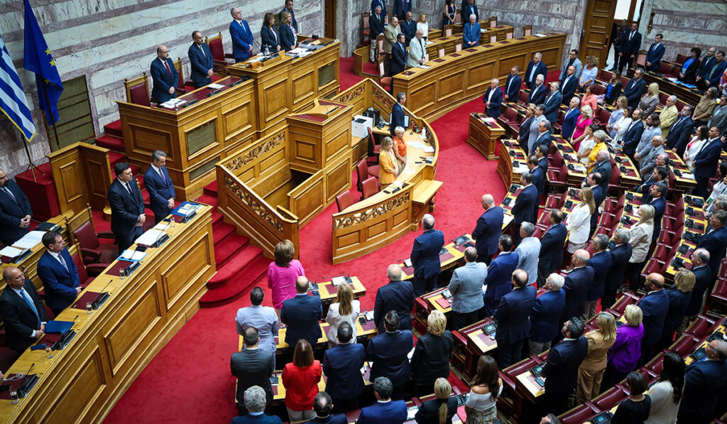 Ενός λεπτού σιγή για τα θύματα των πυρκαγιών μετά από αίτημα του Ανδρουλάκη