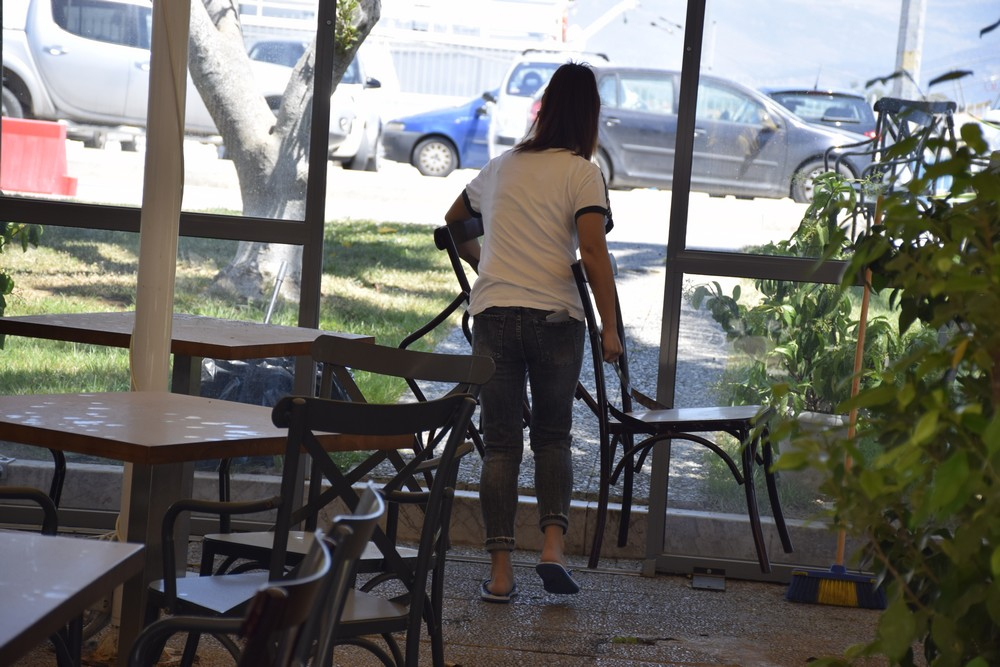 Ανοίγει αύριο η εστίαση: Όλες οι οδηγίες για καφέ, μπαρ, εστιατόρια