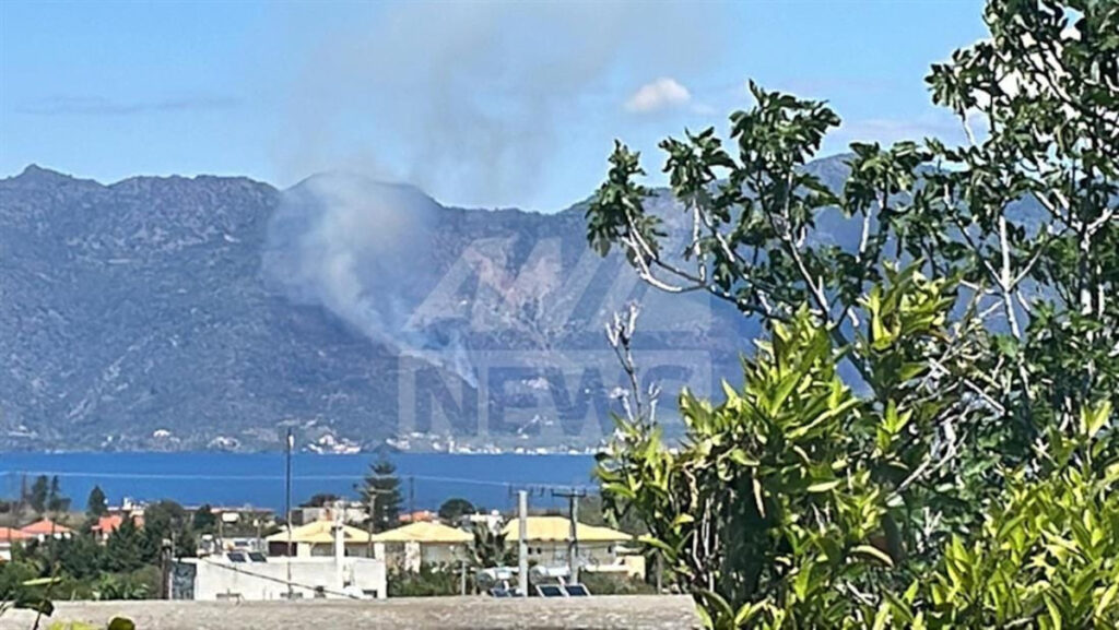 Μαίνεται η φωτιά στα Μέθανα – Ενισχύθηκαν οι δυνάμεις της Πυροσβεστικής