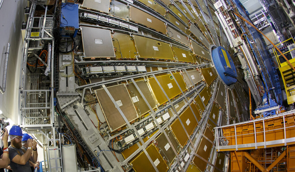 Το CERN σταματά τη συνεργασία με τη Ρωσία