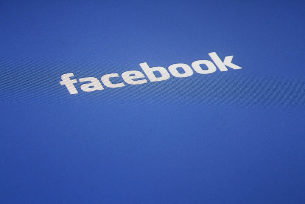 Κάτι τρέχει με το Facebook: Δεν επιτρέπει σε υποψήφιους του ΣΥΡΙΖΑ να κάνουν προωθήσεις