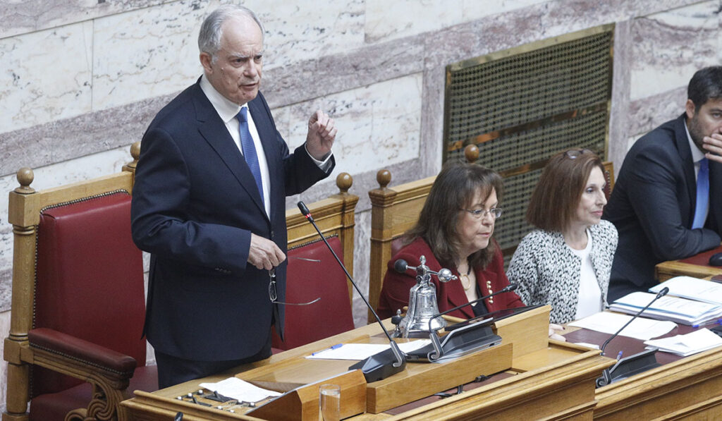 Επανεξελέγη πρόεδρος της Βουλής ο Τασούλας: Τα «πηγαδάκια» και οι απουσίες (Φωτογραφίες)
