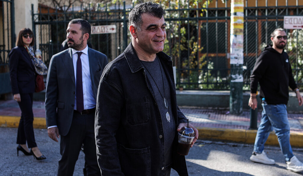Βαξεβάνης: Τουλάχιστον 15 άνθρωποι έκαναν τις συνακροάσεις για να μην ακούει όλη μέρα ο κ. Μητσοτάκης