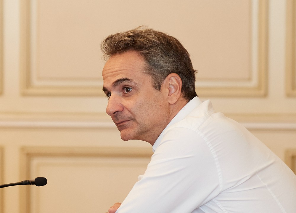 Απεμπλοκή από την λογική της «ποδοσφαιροποίησης» επιχειρεί η κυβέρνηση