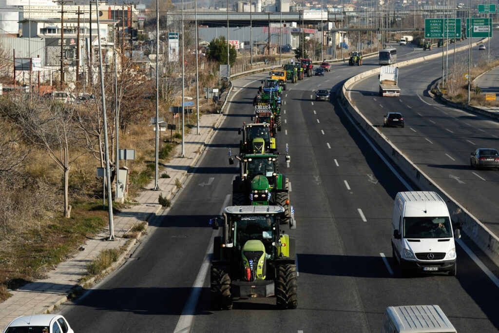 Η κυβέρνηση υποτίμησε τις αγροτικές κινητοποιήσεις – Τι θα γίνει αν τα τρακτέρ κατέβουν στην Αθήνα