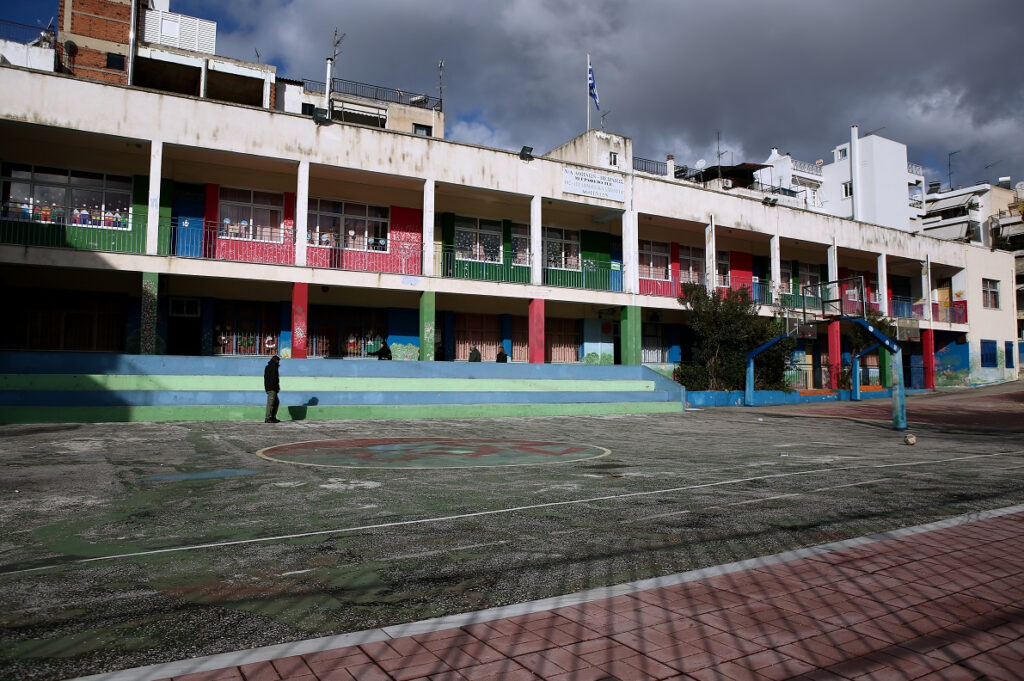 Σχολική βία: Κατατέθηκε το νομοσχέδιο – Γιατί αντιδρούν οι εκπαιδευτικοί