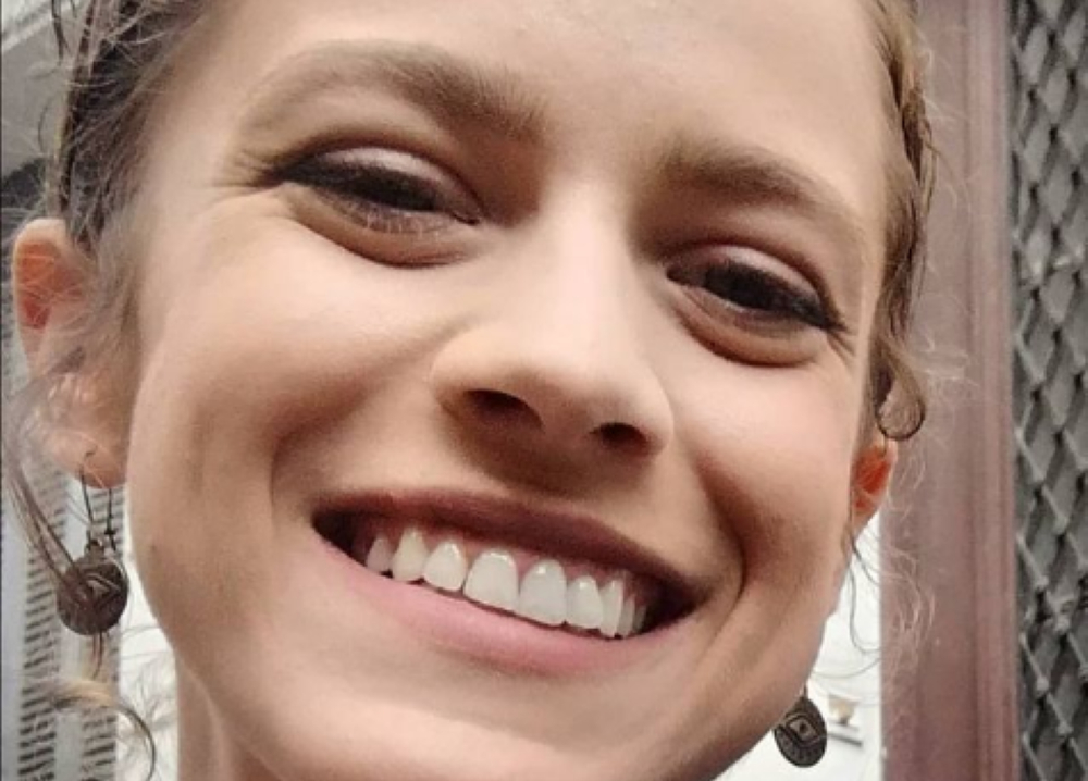 Έλλη Τρίγγου: Η «Ασημίνα» απολαμβάνει topless βουτιές με τις φίλες της