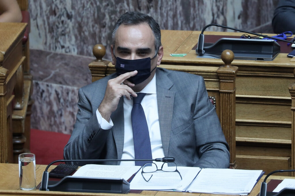 Ανεμβολίαστοι – Αναστολή Εργασίας: «Θα δώσουν πίσω τον μισθό τους», η δήλωση Κοντοζαμάνη