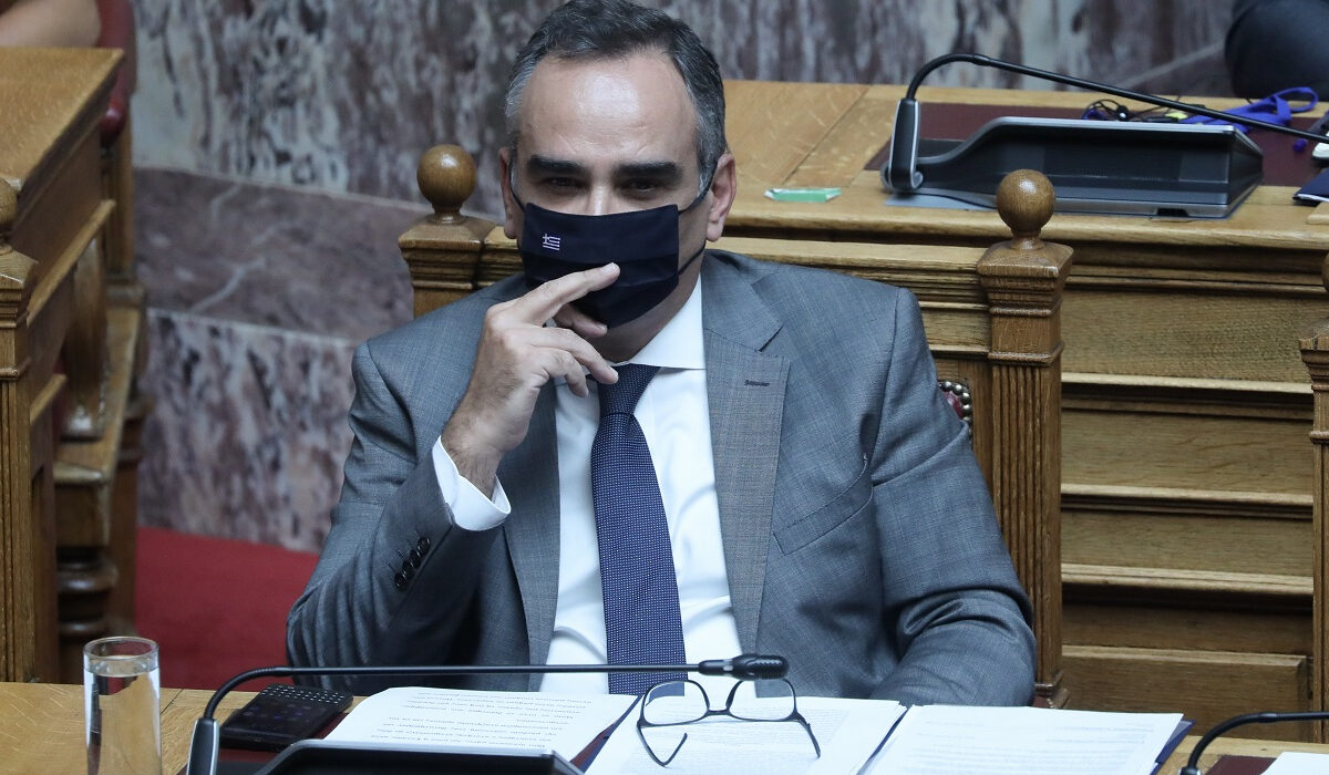 Ανεμβολίαστοι – Αναστολή Εργασίας: «Θα δώσουν πίσω τον μισθό τους», η δήλωση Κοντοζαμάνη