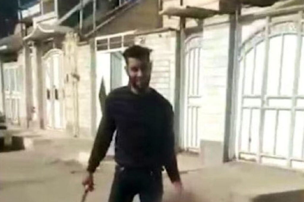 Ιράν: Μόλις 8 χρόνια κάθειρξη για τον άντρα που αποκεφάλισε τη σύζυγό του και περιέφερε το κεφάλι της χαμογελαστός