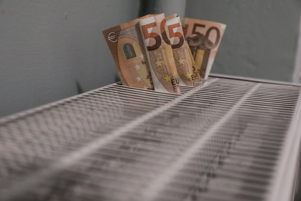 Καλοριφέρ: Το γρήγορο τεστ με το χαρτί Α4 για οικονομία στη θέρμανση