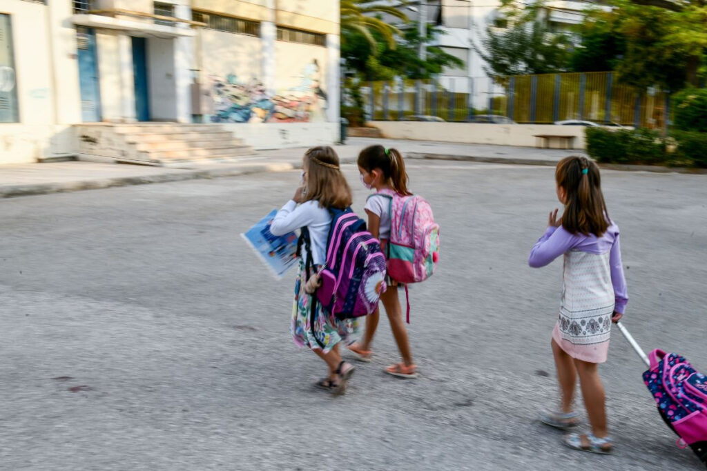 Αναπληρωτές εκπαιδευτικοί: Αίτηση εδώ – Sms για την πρόσληψη