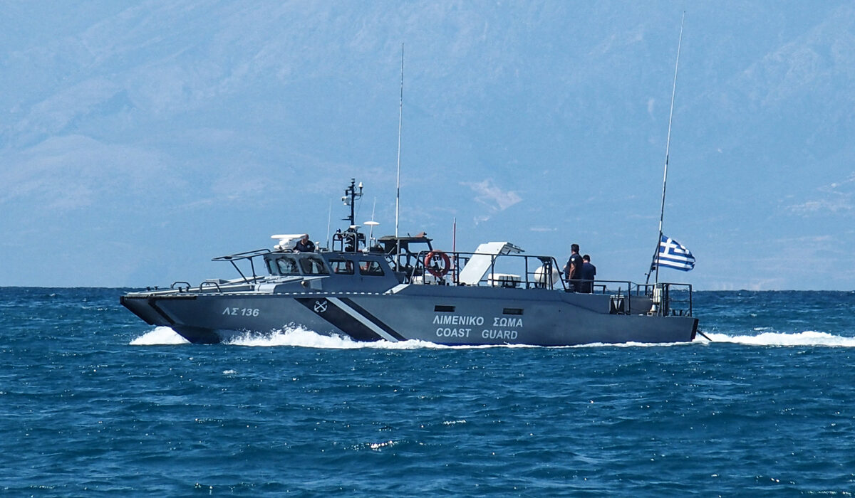 Σαλαμίνα: Αυτοκίνητο έπεσε στη θάλασσα – Βγήκε μόνος του ο οδηγός