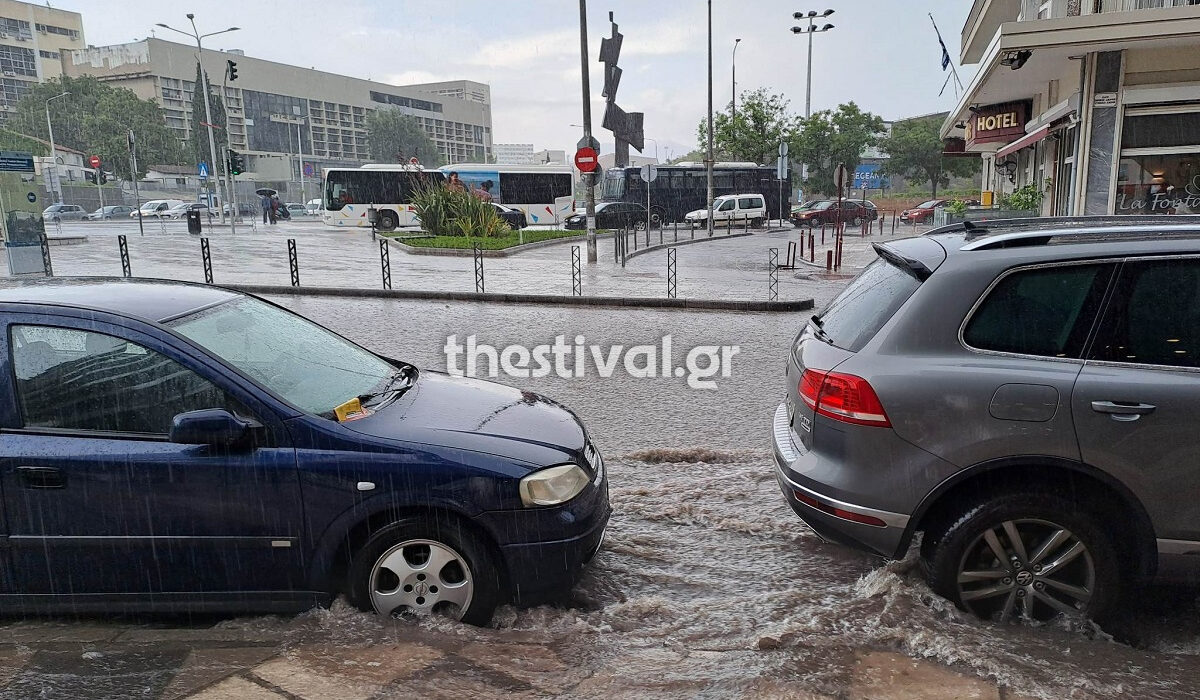 «Ποτάμια» οι δρόμοι στη Θεσσαλονίκη – 70 κλήσεις στην Πυροσβεστική (Εικόνες – Βίντεο)