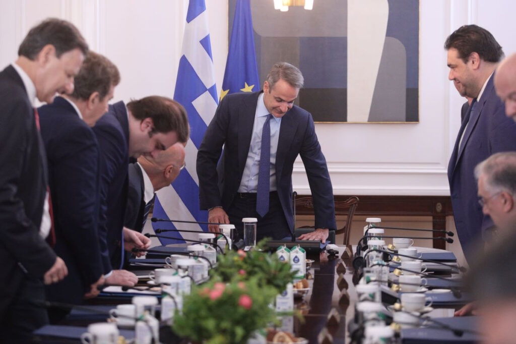 Η κυβέρνηση «καίγεται» – Από το 28% και μετά, η κυβερνητική φθορά αυξάνεται ραγδαία