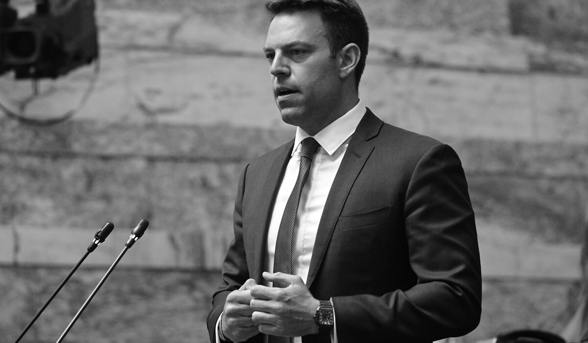 Στέφανος Κασσελάκης: «Και θα είμαι εδώ, και θα απαντώ…»
