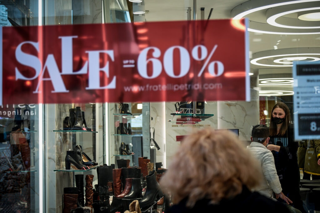 Πότε ξεκινούν οι φθινοπωρινές εκπτώσεις 2021 – Η Κυριακή με ανοιχτά τα μαγαζιά