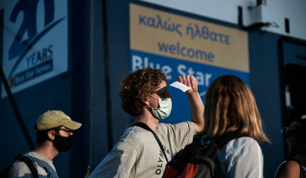 Κορονοϊός: 820 κρούσματα στην Αθήνα – Στο «κόκκινο» Πάρος, Χανιά, Μήλος