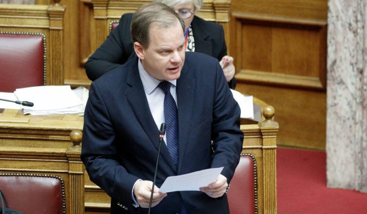 Κύριε Κώστα Αχ. Καραμανλή σας εκθέτουν!