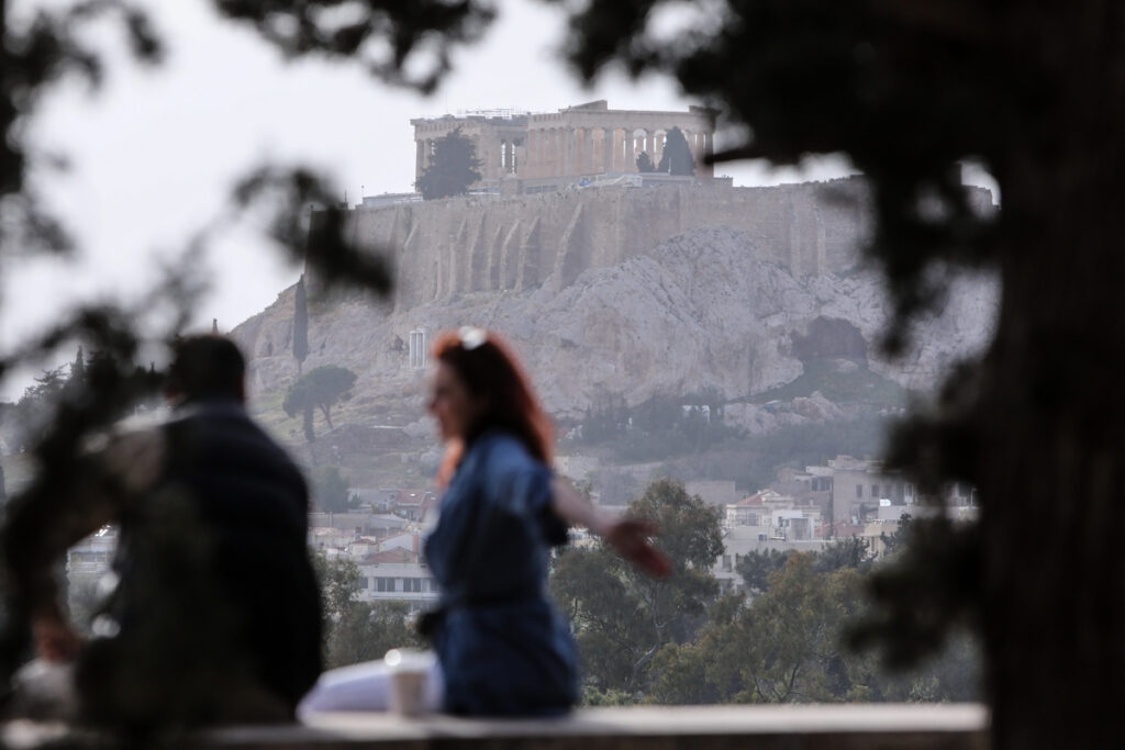 Επιμένει η πανδημία: Στα 8.223 τα κρούσματα σήμερα 15/4 και 77 θάνατοι