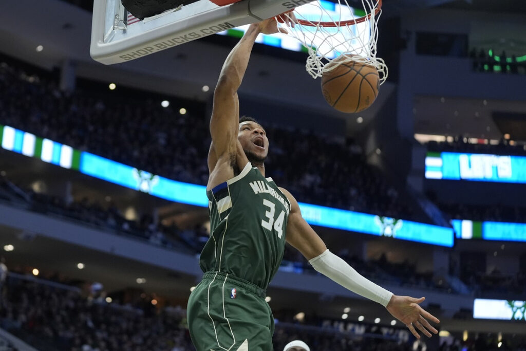 Γιάννης Αντετοκούνμπο: Ξανά triple double και νίκη των Μπακς επί των Καβαλίερς