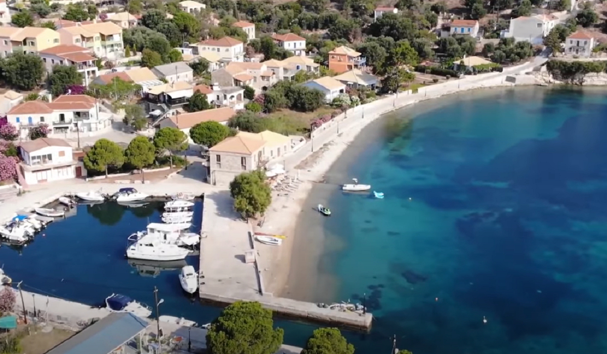 Το νησί ησυχαστήριο του Ιονίου που δεν χρειάζεσαι αυτοκίνητο