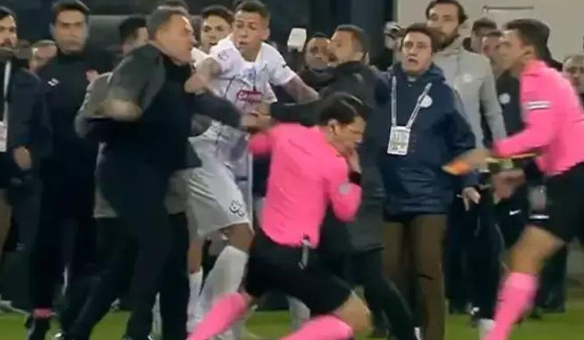 «Παλιόφιλοι» ο Ερντογάν με τον πρόεδρο που γρονθοκόπησε διαιτητή και τώρα του δείχνει την έξοδο από το κόμμα