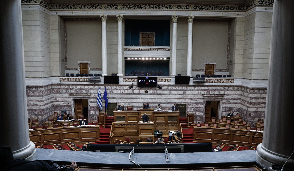 Καραμανλής και Χατζηβασιλείου «χορηγοί» σε κρατικές εκδηλώσεις – Στη Βουλή το «γαλάζιο» promotion στις Σέρρες