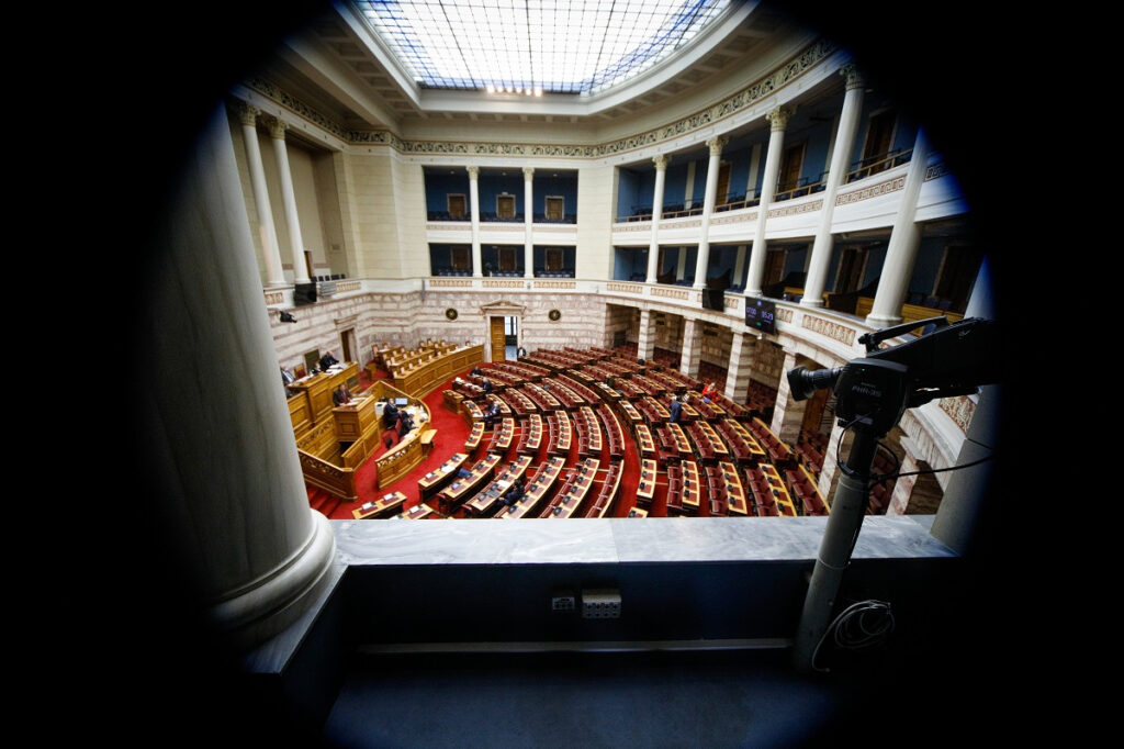 Εξεταστική: «Γαλάζια» άρνηση για διακομματικό προεδρείο για «Λίστες Πέτσα» και Opinion Poll