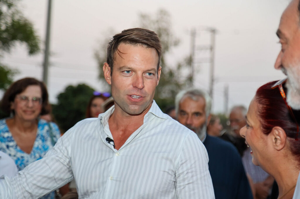 Στέφανος Κασσελάκης: Πώς μια «ρετρό» εκλογή νέου Προέδρου του ΣΥΡΙΖΑ έγινε αγώνας με σασπένς