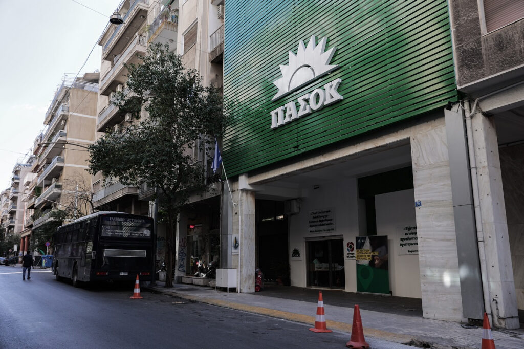 ΠΑΣΟΚ σε Μητσοτάκη: Το 2023 δεν είναι 1965