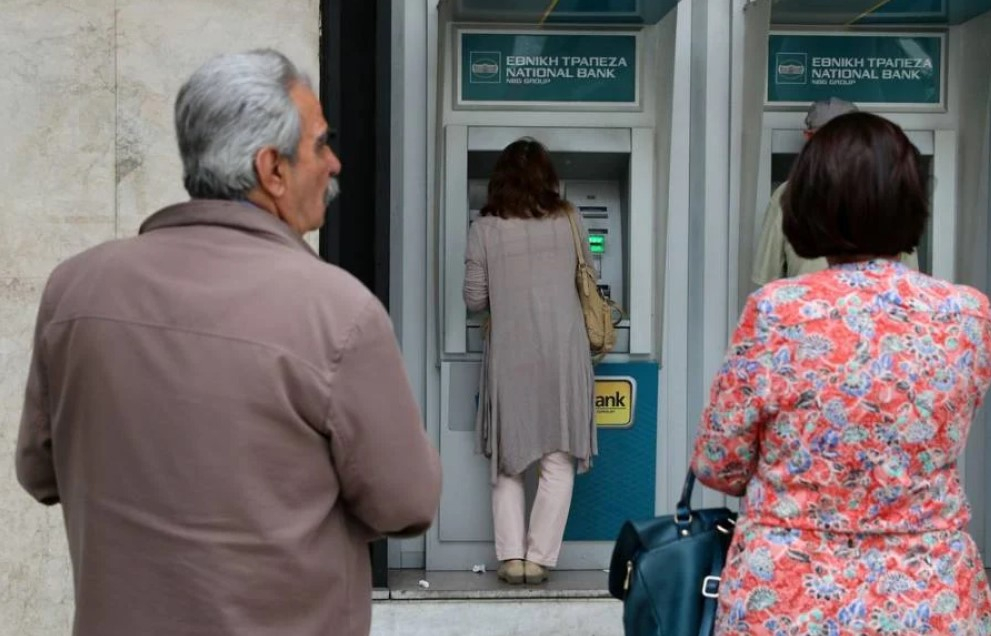 Η ακρίβεια «τρώει» τις συντάξεις και η εφορία τα… αναδρομικά – Παραδείγματα
