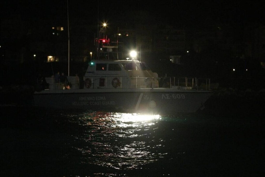 Συνεχίζονται οι έρευνες για τον 80χρονο επιβάτη που έπεσε στην θάλασσα μεταξύ Kύμης και Σκύρου