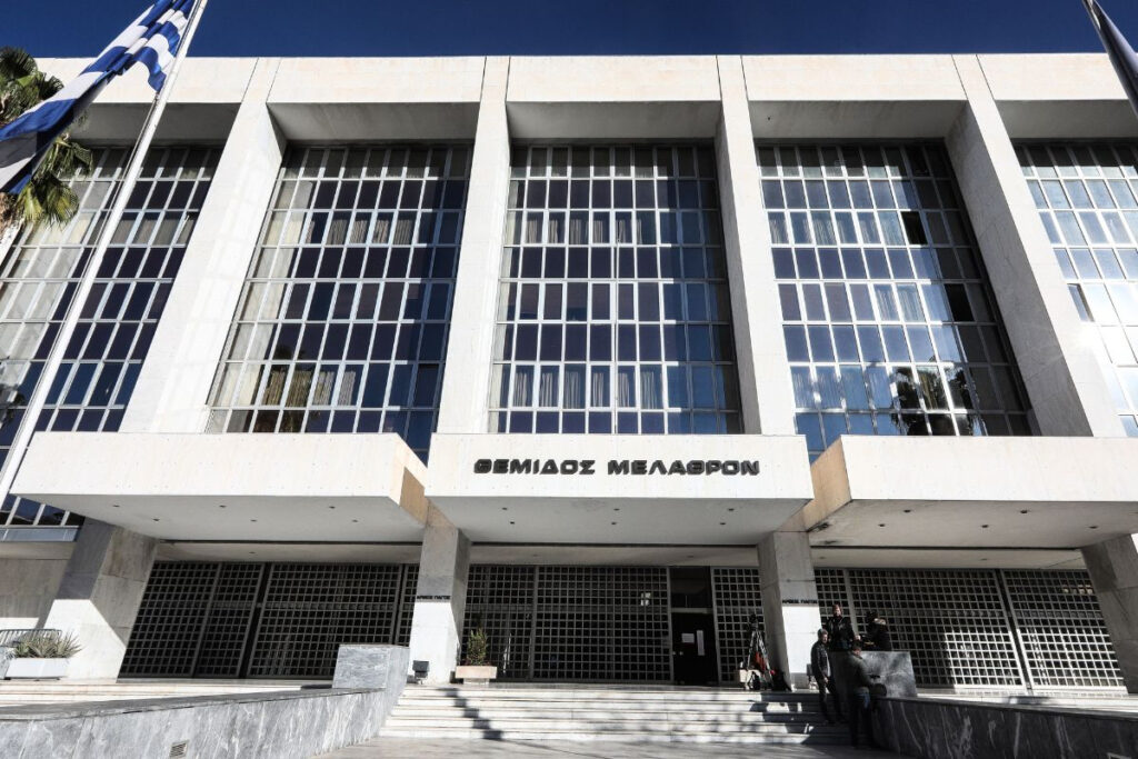 Ραντεβού στις δεύτερες κάλπες του Ιουλίου δίνουν οι… εξόριστοι της «δεξιάς πολυκατοικίας»