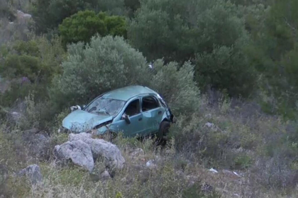 Μυστήριο τροχαίο στον Κορυδαλλό: ΙΧ έπεσε σε χαράδρα 25 μέτρων – Τραυματίστηκαν 2 παιδιά
