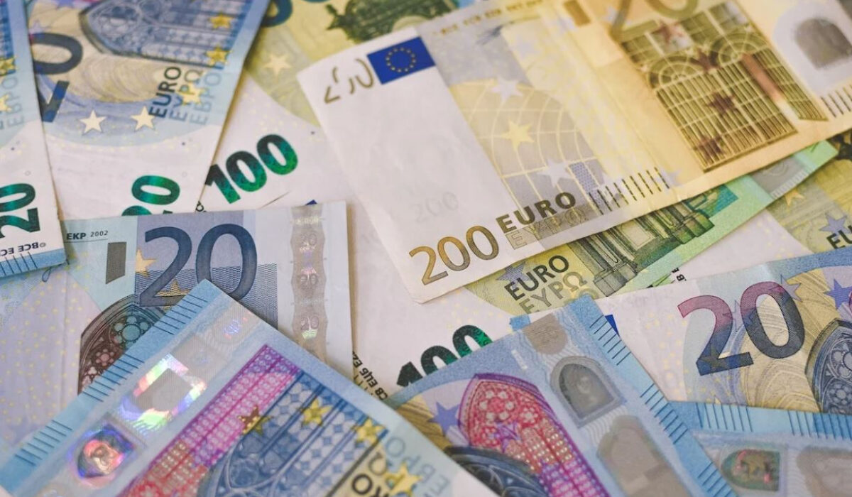 Στο τραπέζι επίδομα ανεργίας έως 1.300 ευρώ τον μήνα για 18 μήνες