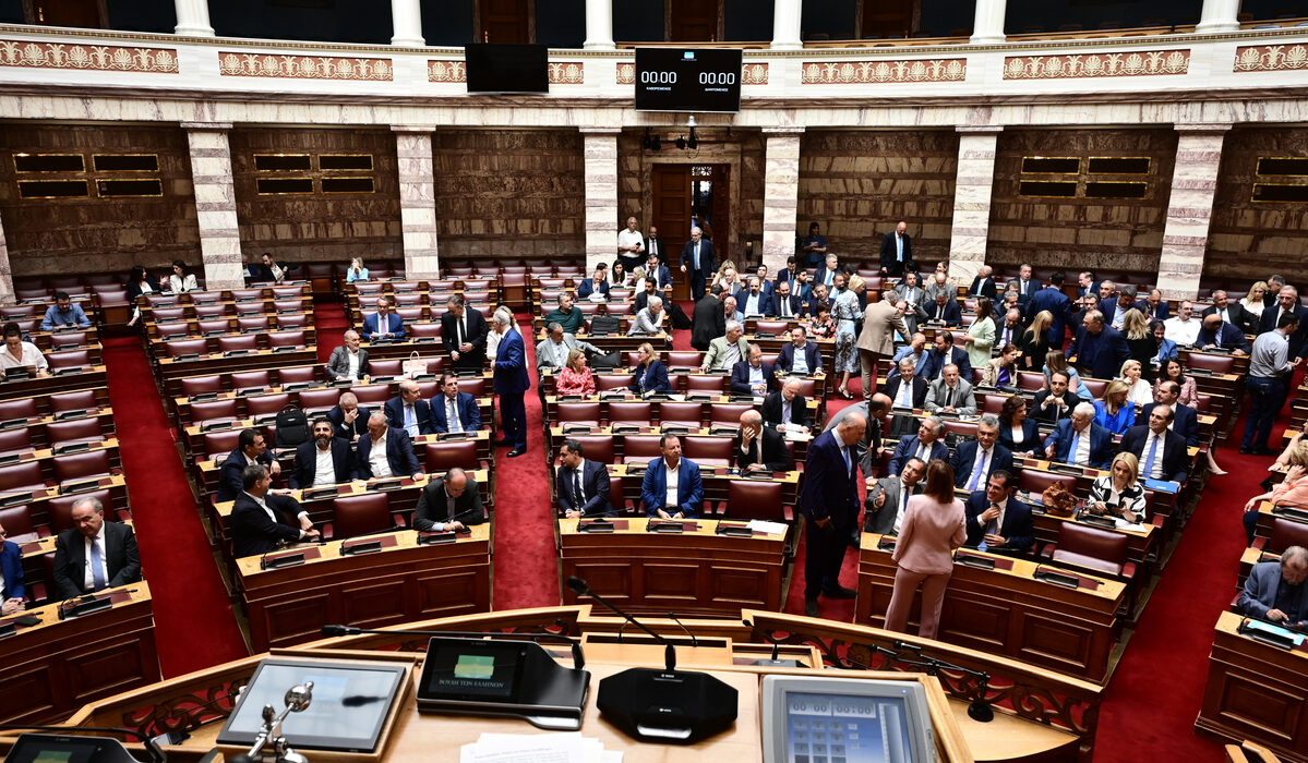«Αντάρτικο» από 11 βουλευτές της ΝΔ: Αιχμηρή ερώτηση για τράπεζες και κόκκινα δάνεια