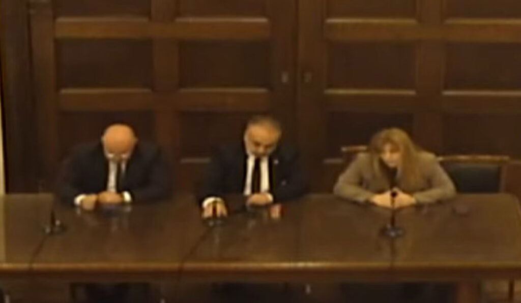 Κινητοποιήσεις προαναγγέλουν δικηγόροι, συμβολαιογράφοι και δικαστικοί επιμελητές