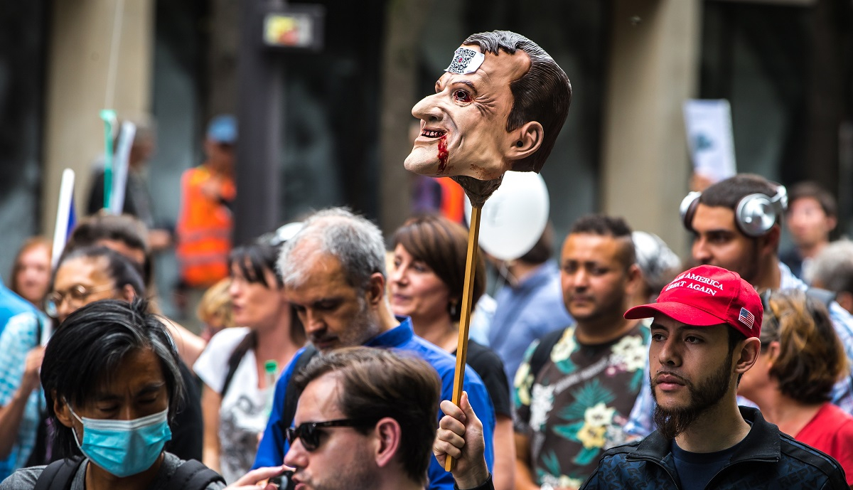 Γαλλία: Πάνω από 100.000 άτομα στους δρόμους κατά του εμβολιασμού