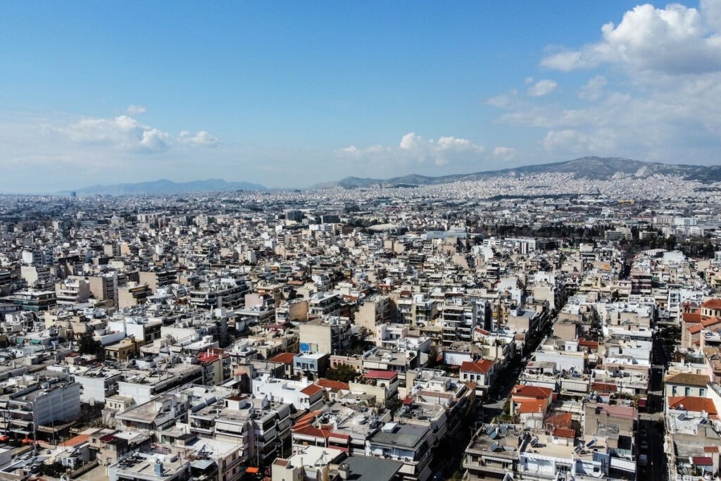Νέες παρεμβάσεις για το Airbnb από την κυβέρνηση – Περίπου 700.000 σπίτια δηλώνονται ως κενά