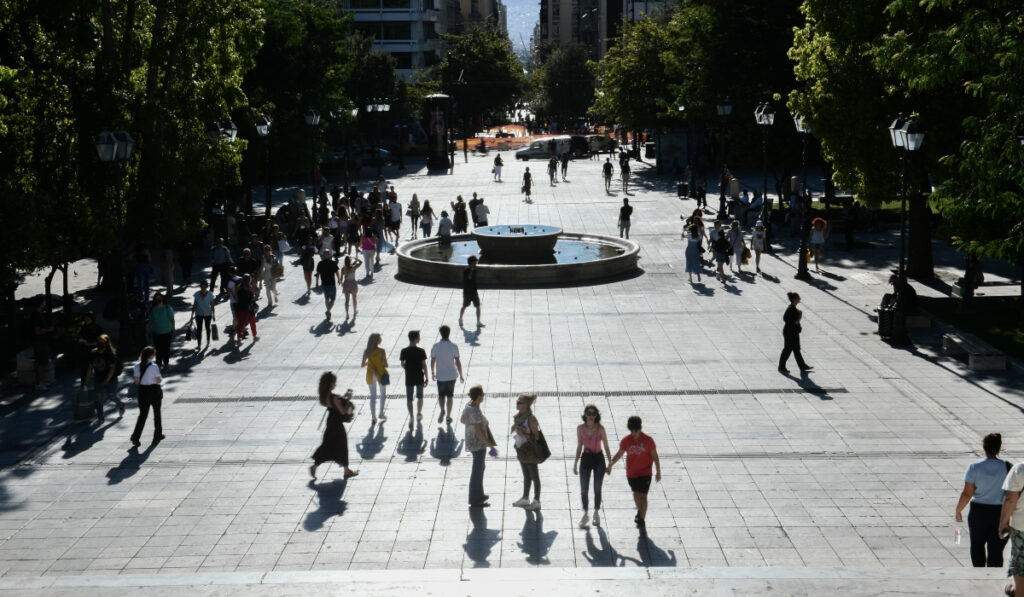 Γιατί θα έχουμε πολλά κρούσματα για αρκετό καιρό