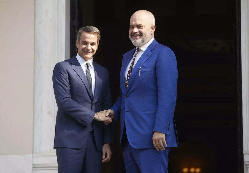 Η φιλοξενία των Μπλερ, η Μελόνι και το όχι στον Αλβανό Πρόεδρο από τον Ράμα για το δείπνο Μητσοτάκη