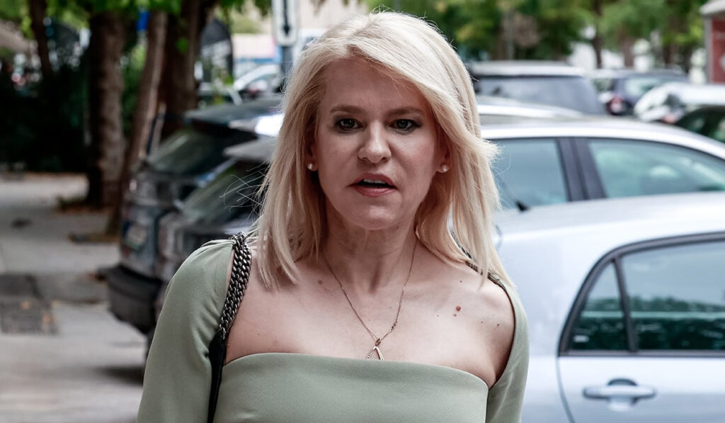 Το κατηγορητήριο κατά Καραμανλή παρέδωσε στη ΝΔ ο ΣΥΡΙΖΑ