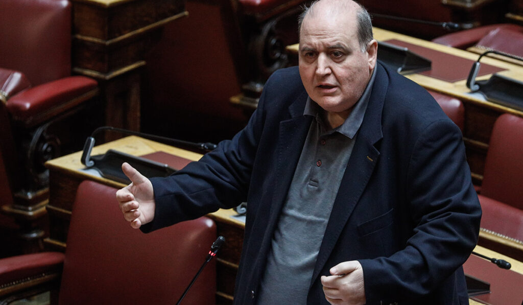 «Λαγός» ο Νίκος Φίλης; Σε κάθε περίπτωση «χορηγός» του Κασσελάκη