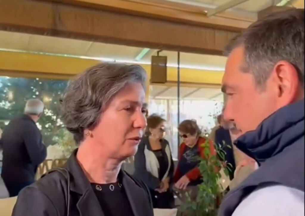 Η συγκινητική συνάντηση Τσίπρα με τους γονείς το Ζακ Κωστόπουλου στην Ιτέα